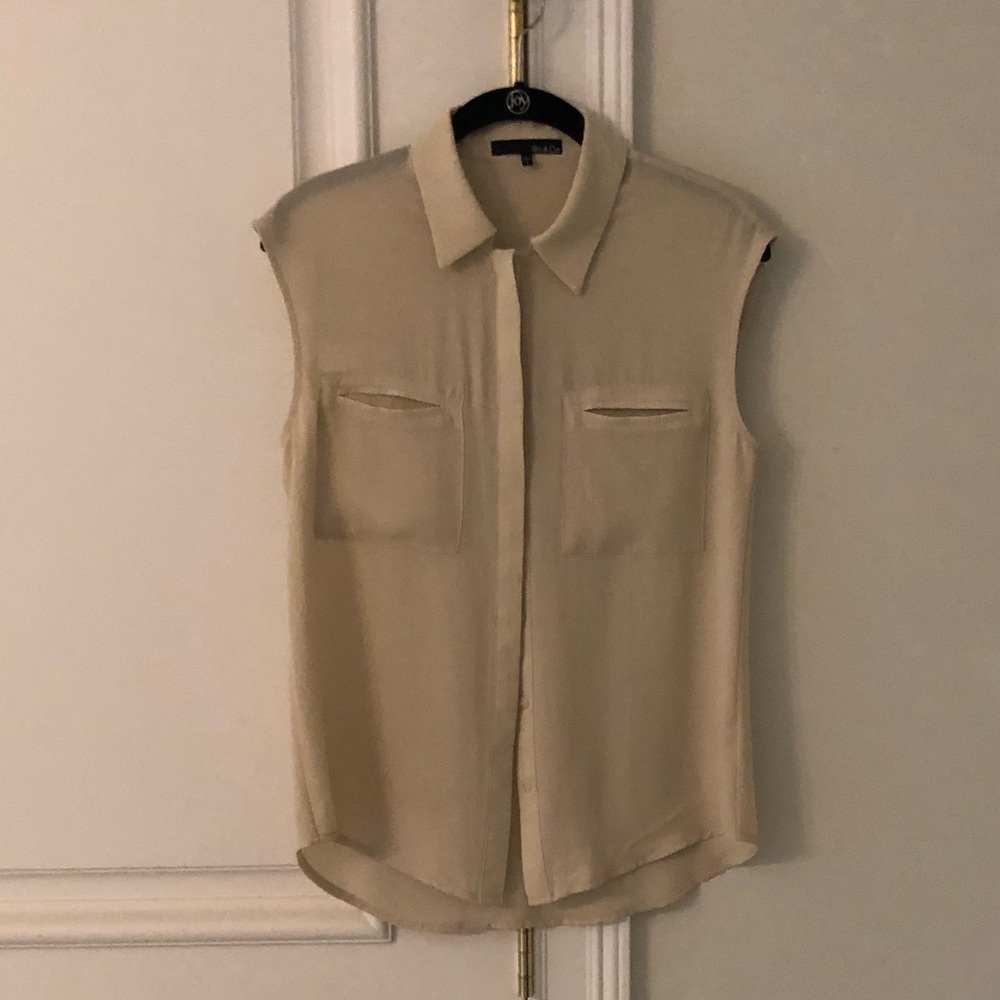 Classic staple sleeveless blouse